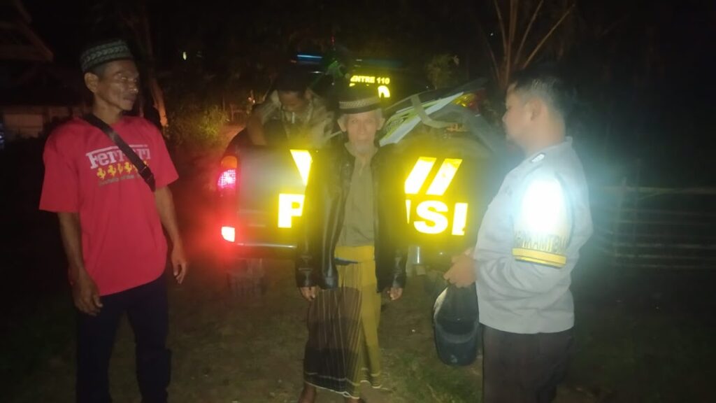 Tingkatkan Keamanan Desa Binaan, Bhabinkamtibmas Polsek Bojong Gelar Patroli Malam 3 WhatsApp Image 2023 08 24 at 15.21.25