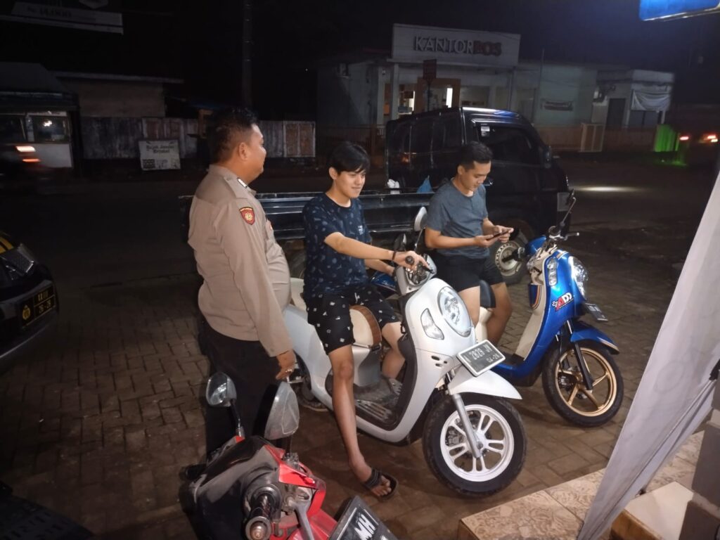 Antisipasi Kejahatan Malam Hari Polsek Saketi Gelar Patroli Malam 3 WhatsApp Image 2023 08 25 at 08.45.07