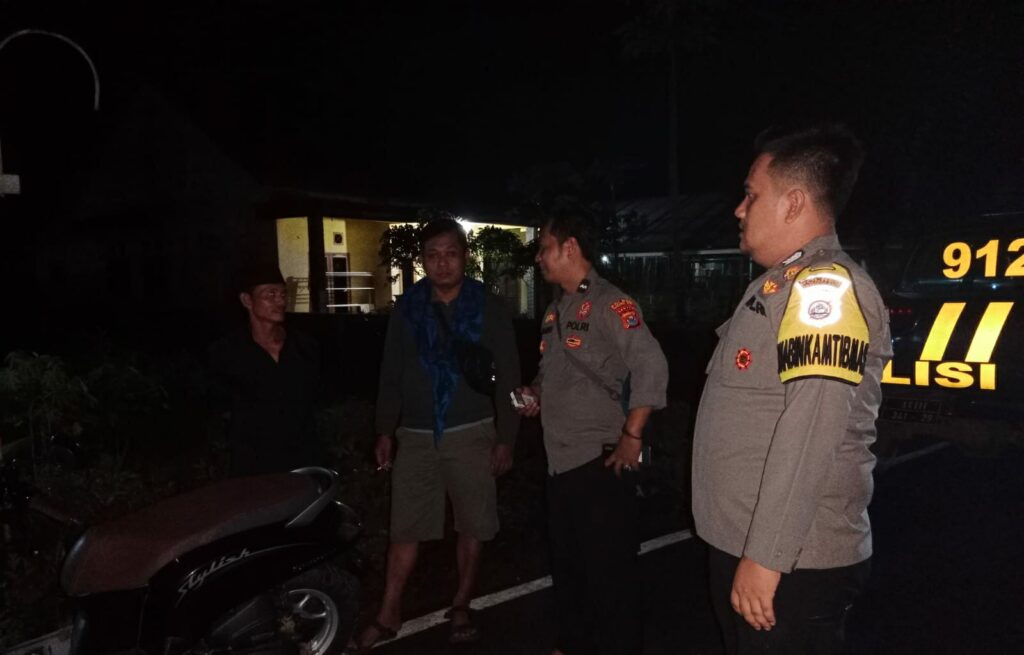 SPKT Polsek Cimanggu Gelar Patroli Malam Cegah Gangguan Kamtibmas 2 WhatsApp Image 2023 08 25 at 08.56.38
