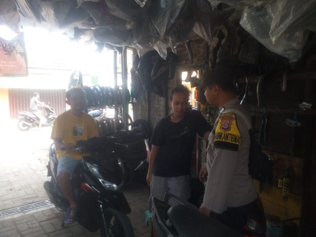 Sambangi bengkel, Bhabinkamtibmas Polsek Menes Sampaikan Pesan Kamtibmas 7 WhatsApp Image 2023 08 26 at 21.12.49