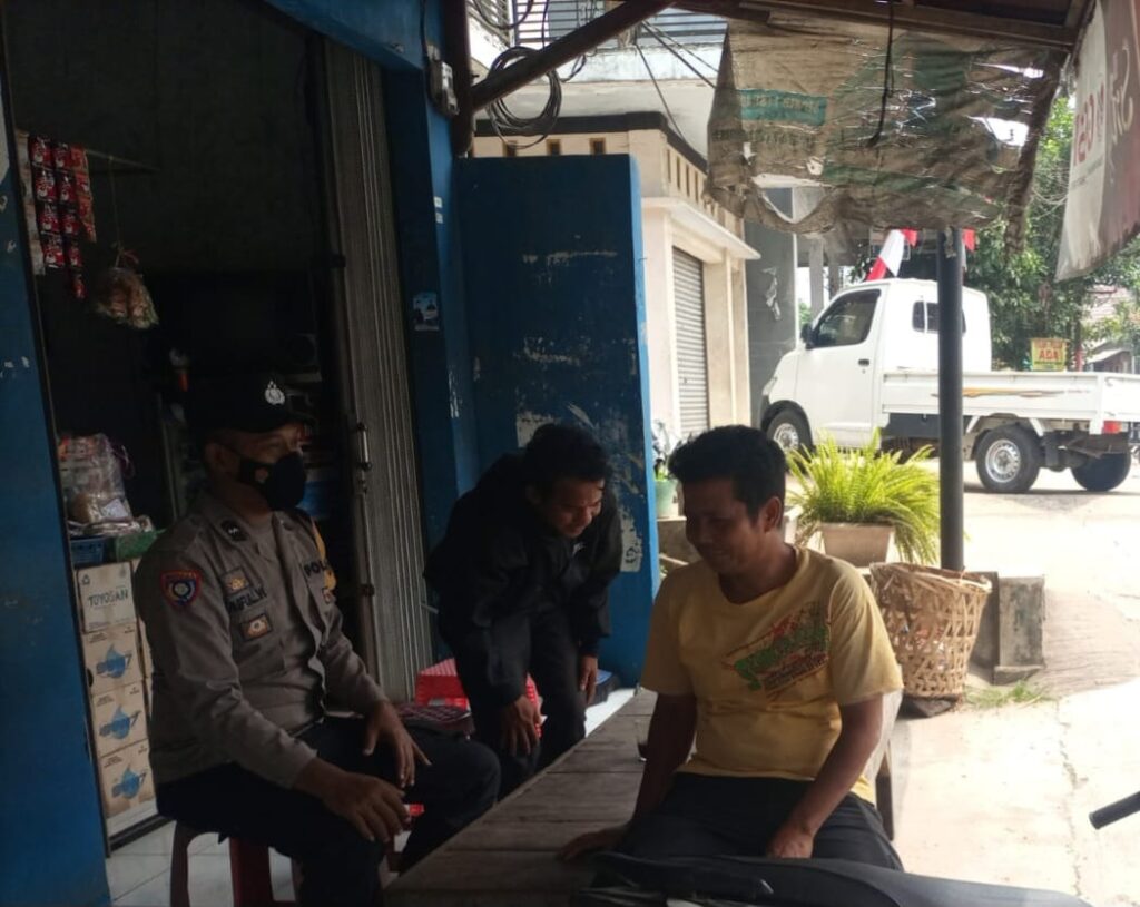 Silaturahmi Kerumah Warga, Ini Pesan Yang Disampaikan Bhabinkamtibmas Polsek Menes 1 WhatsApp Image 2023 08 27 at 11.39.03