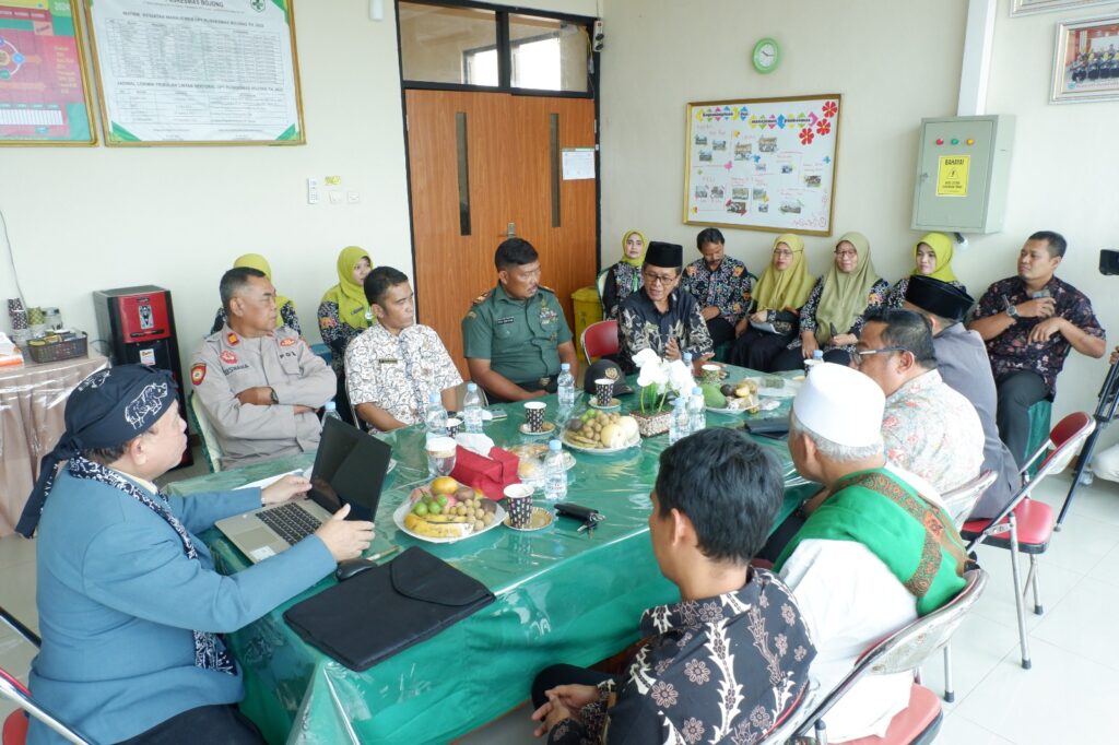 Polsek Bojong Hadiri Kegiatan Penilaian Akreditasi Kesehatan Lintas Sektor 4 WhatsApp Image 2023 10 06 at 13.43.17