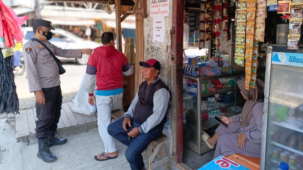 Polsek Cibaliung Jalin Komunikasi dengan Warga Melalui Sambang Door to Door 5 WhatsApp Image 2023 10 06 at 13.45.59