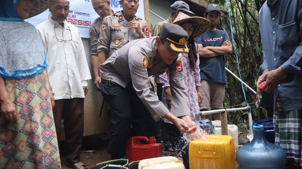 Polres Pandeglang Salurkan Bantuan Sumur Bor dan Mesin Pompa Air dalam Program "Polri Peduli Lingkungan" 9 WhatsApp Image 2023 10 06 at 15.52.50