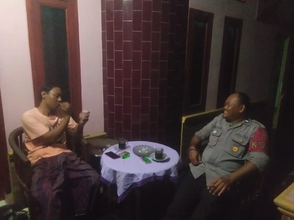Polsek Menes Terus Jalin Silaturahmi dengan Masyarakat Melalui Kegiatan Sambang 5 WhatsApp Image 2023 10 07 at 13.25.11