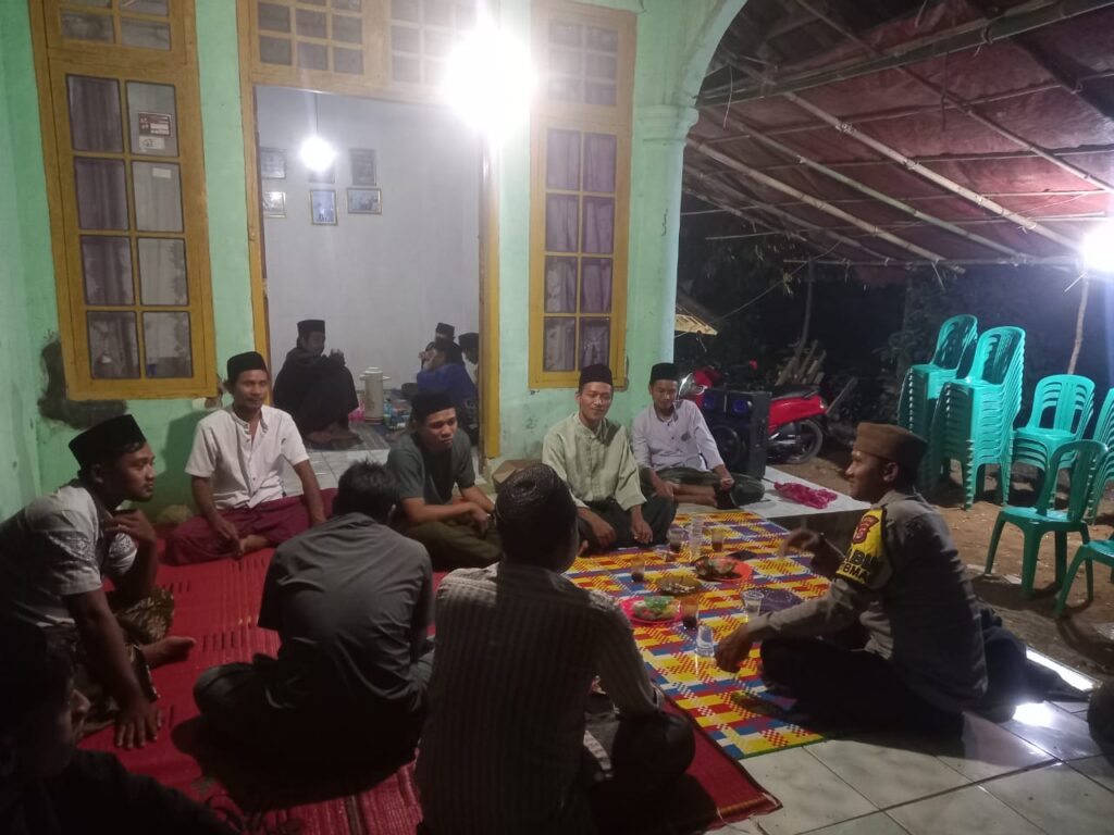 Polsek Carita Lakukan Patroli Malam Guna Cegah Gangguan Kamtibmas 8 WhatsApp Image 2023 10 07 at 13.32.01