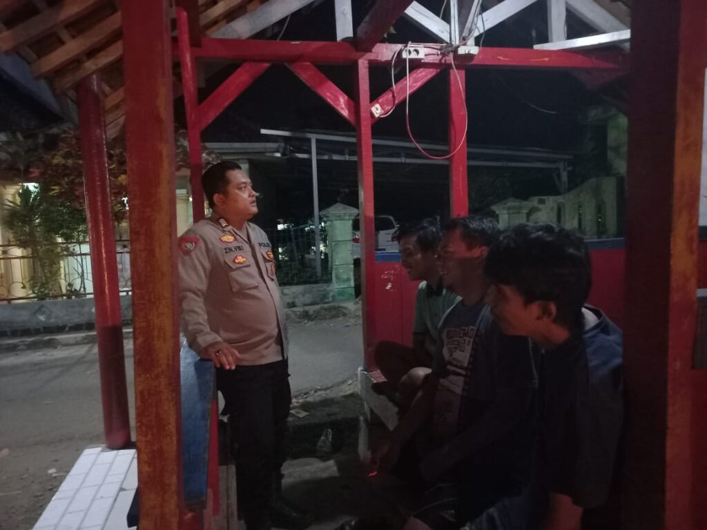 Polsek Cimanuk Melaksanakan Patroli Malam untuk Menjaga Kamtibmas 9 WhatsApp Image 2023 10 07 at 13.32.51