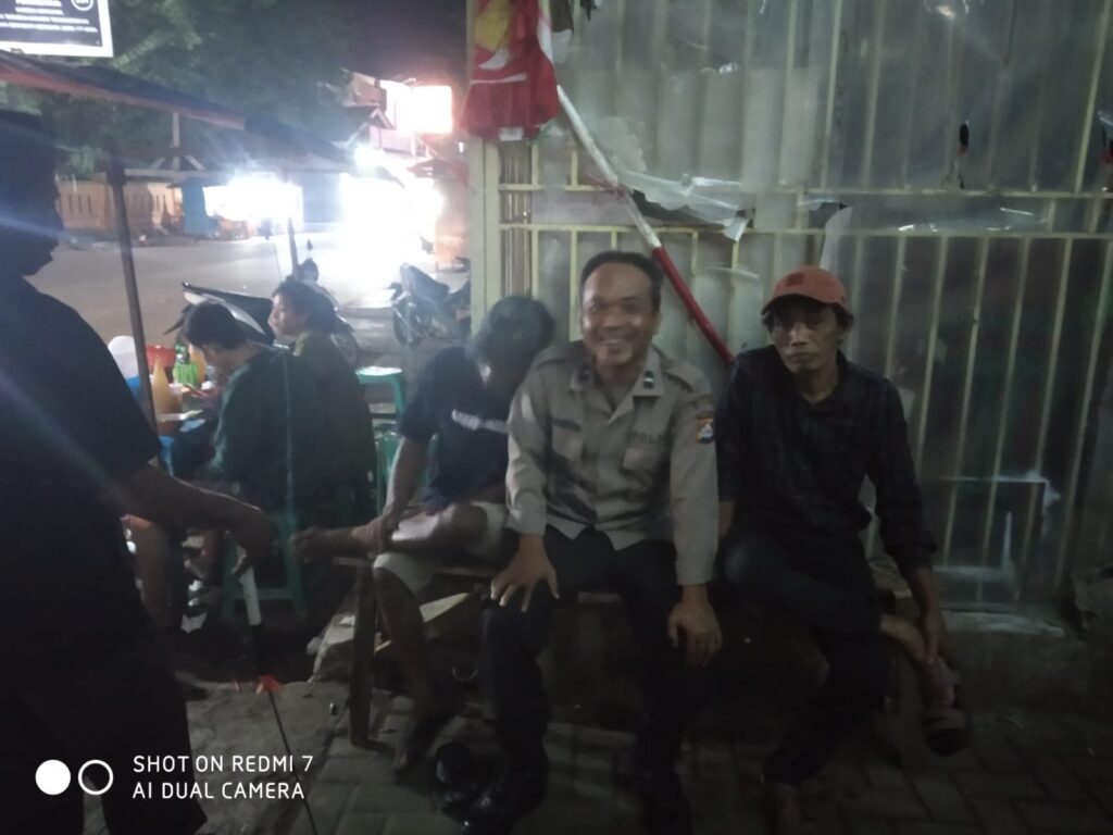 Polsek Labuan Lakukan Patroli Malam untuk Cegah Gangguan Kamtibmas 10 WhatsApp Image 2023 10 07 at 13.37.09