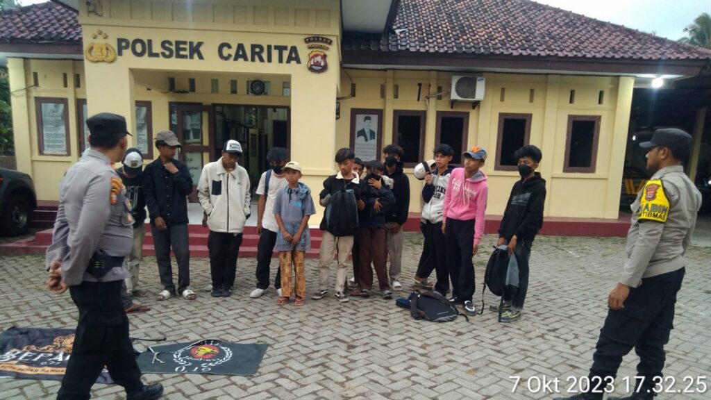Polsek Carita Amankan Anak-anak di Bawah Umur yang Mencoba Menghentikan Truk Tronton 1 WhatsApp Image 2023 10 07 at 18.22.53