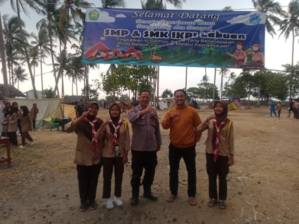 Polsek Labuan Sambangi Perkemahan Penggalang dan Pembina Pramuka di Pantai Carita 2 WhatsApp Image 2023 10 07 at 20.01.30