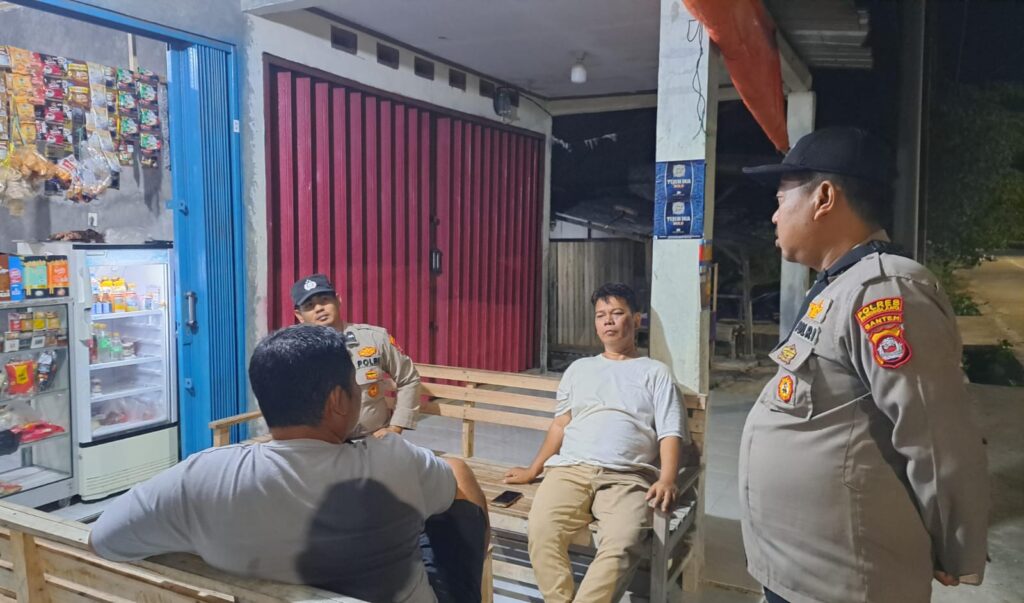Polsek Sumur: Patroli Malam untuk Memelihara Kamtibmas di Wilayah Hukum 2 WhatsApp Image 2023 10 14 at 11.57.39