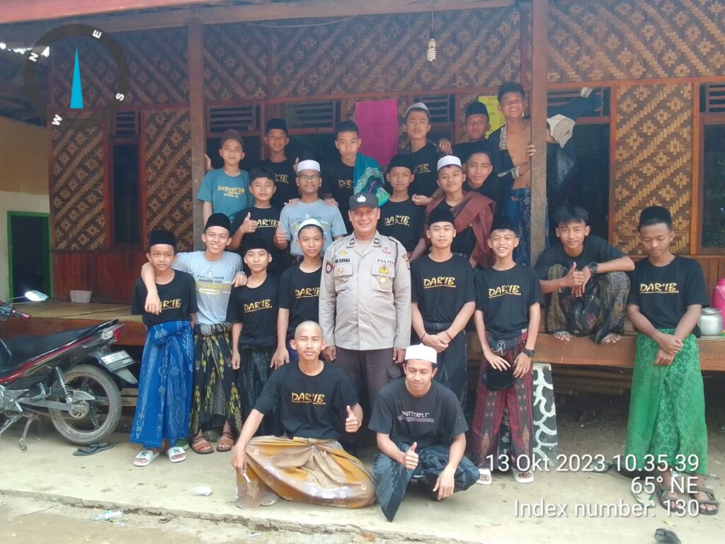 Polsek Cikeusik Rutin Gelar Patroli KRYD Siang Hari untuk Keamanan dan Ketertiban Masyarakat 5 WhatsApp Image 2023 10 14 at 12.13.38