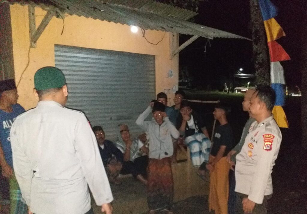 Polsek Pulosari Melaksanakan Patroli Cegah C3 untuk Menciptakan Keamanan dan Kondusif 4 WhatsApp Image 2023 10 17 at 14.32.15