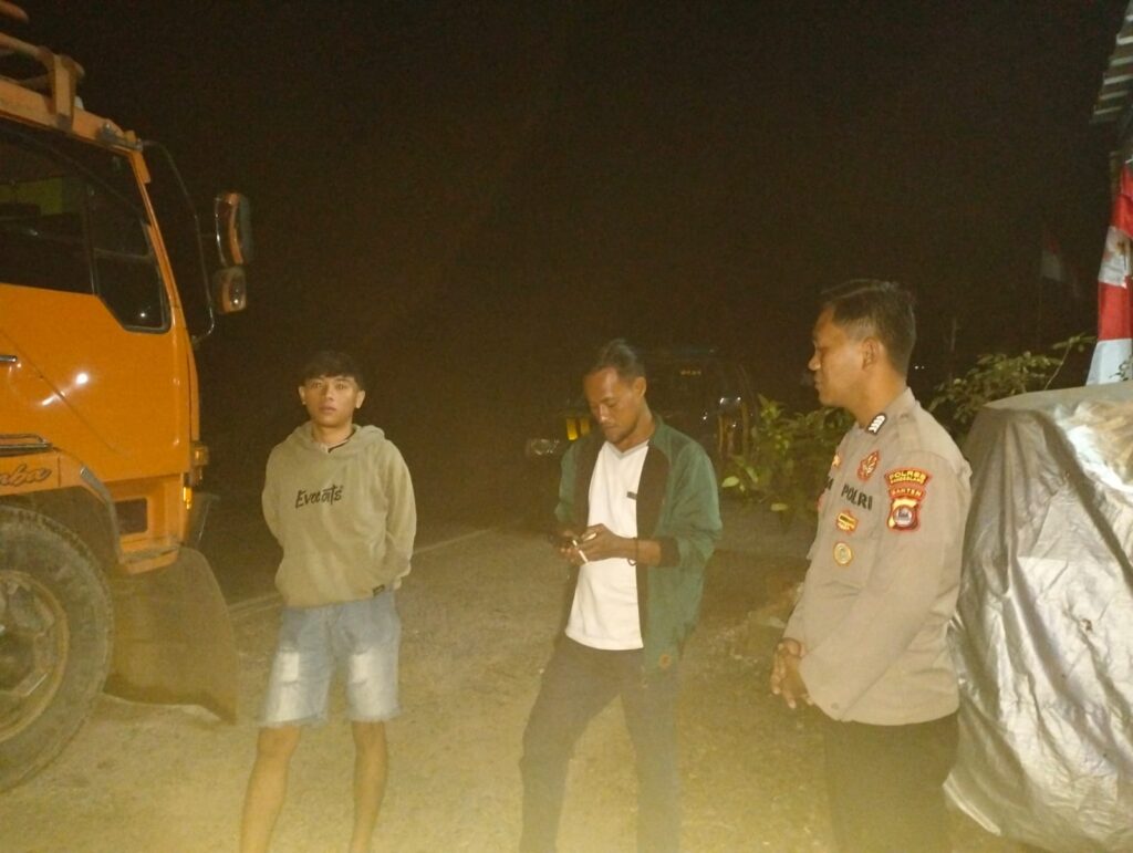 Polsek Cigeulis Terus Gelar Patroli KRYD Untuk Jaga Kamtibmas 6 WhatsApp Image 2023 10 17 at 14.39.42