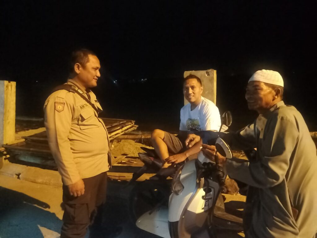 Polsek Labuan Tingkatkan Patroli Jalan Kaki dan Sambang Dialogis Untuk Kepuasan dan Keamanan Masyarakat 2 WhatsApp Image 2023 10 19 at 10.42.42