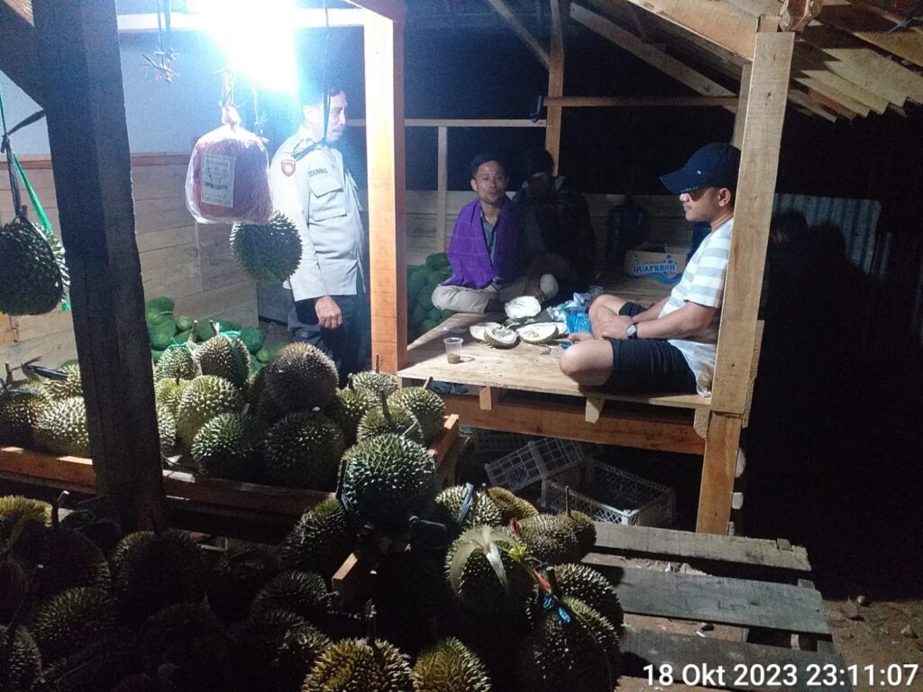 Polsek Cigeulis Tingkatkan Kemitraan Polisi-Masyarakat untuk Kamtibmas yang Aman 3 WhatsApp Image 2023 10 19 at 11.01.17