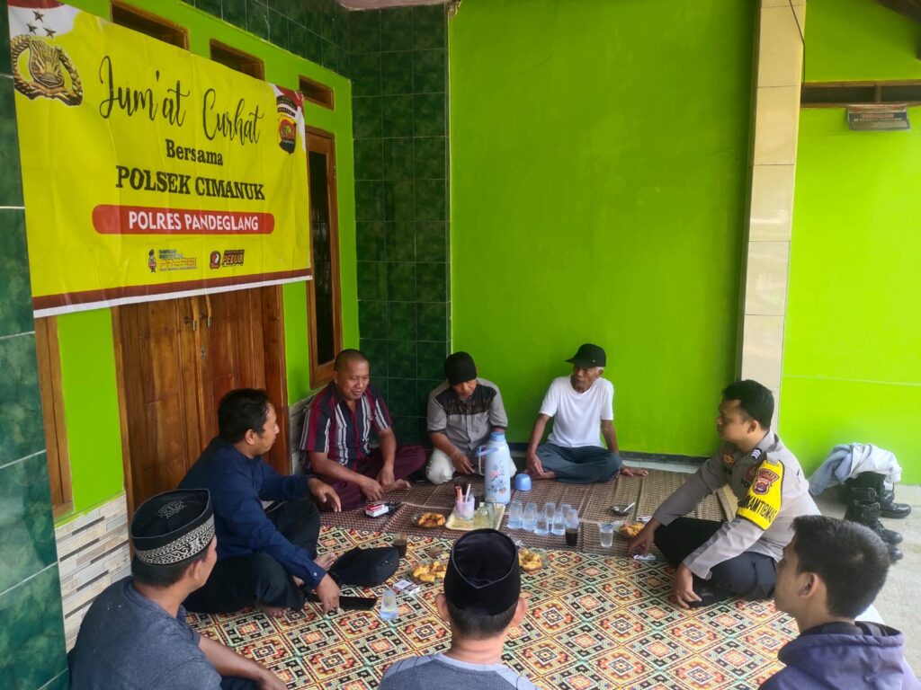 Polsek Cimanuk Gelar Jumat Curhat, Masyarakat Antusias 9 WhatsApp Image 2023 10 20 at 13.29.30