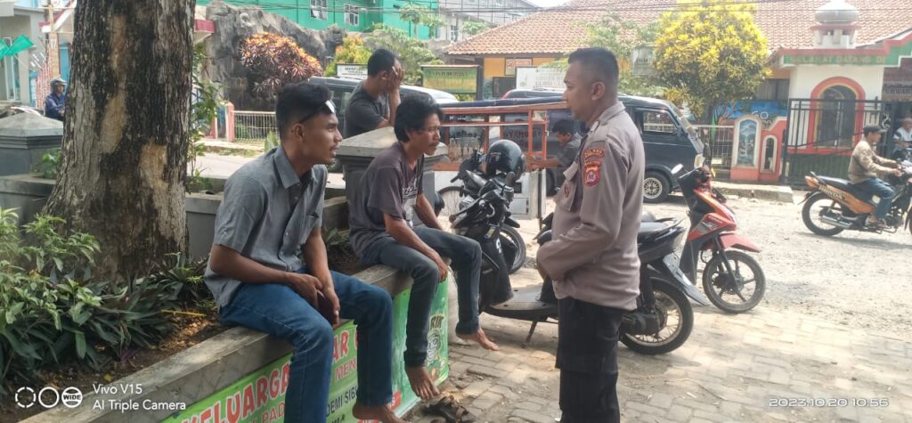 Polsek Menes Gelar KRYD Cegah Kejahatan 7 WhatsApp Image 2023 10 20 at 13.49.24