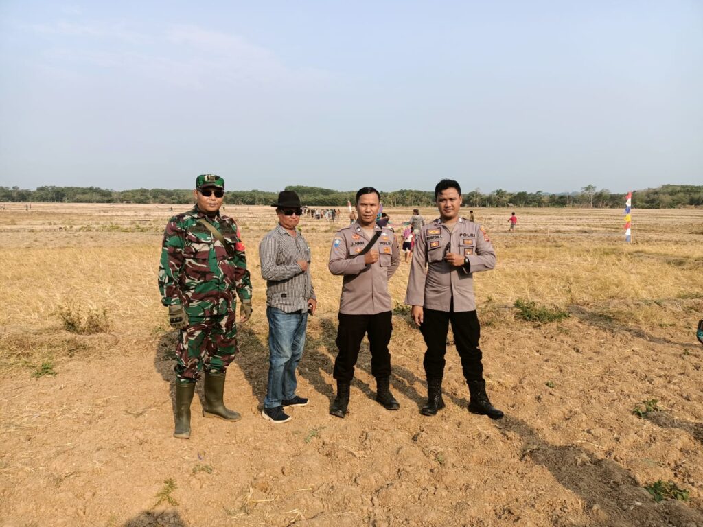 Polsek Angsana Laksanakan Pengamanan Festival Layang Layang di Desa Cipinang 3 WhatsApp Image 2023 10 23 at 19.28.33