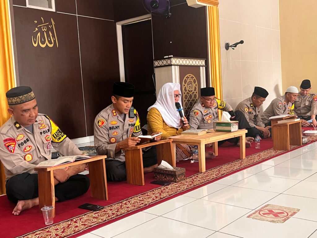 Polres Pandeglang Gelar Pengajian Binrohtal untuk Meningkatkan Keimanan dan Ketaqwaan Personil 3 WhatsApp Image 2023 10 26 at 09.04.02