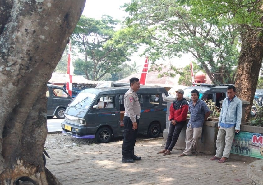 Polsek Menes Berikan Penyuluhan Keselamatan kepada Supir Angkutan Umum 6 WhatsApp Image 2023 10 31 at 20.07.34