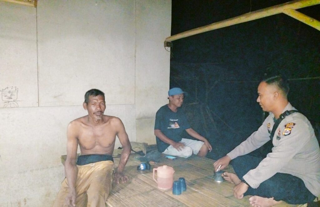 Patroli Rutin Polsek Angsana untuk Mencegah Peredaran Miras dan Narkoba 6 WhatsApp Image 2023 11 01 at 08.59.11