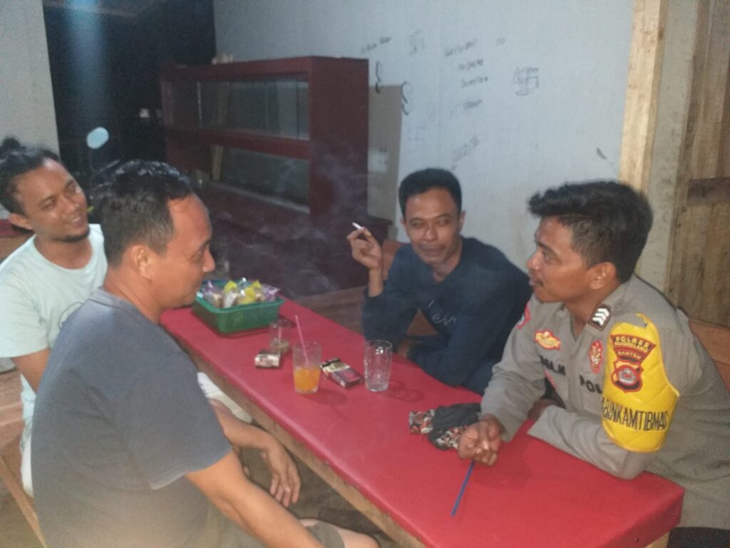 Polsek Saketi Gelar Patroli Malam untuk Mempertahankan Kamtibmas Wilayah 5 WhatsApp Image 2023 11 07 at 20.09.05