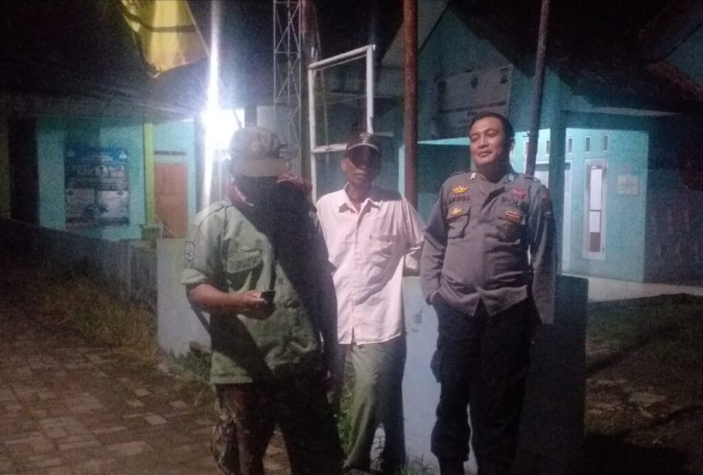 Polsek Bojong Gelar Patroli Malam untuk Mewujudkan Kamtibmas Aman dan Kondusif 4 WhatsApp Image 2023 11 08 at 13.50.05