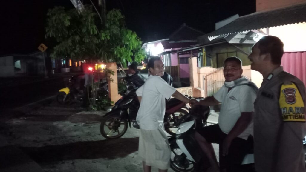 Polsek Cikedal Lakukan Patroli Rutin Malam Minggu untuk Antisipasi Kejahatan 5 WhatsApp Image 2023 11 12 at 04.49.57
