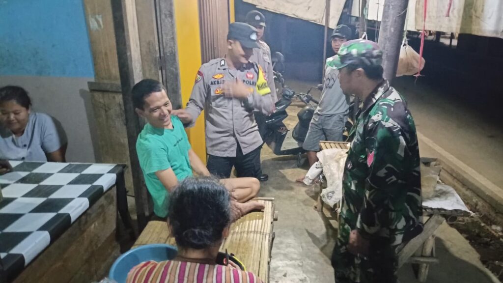 Polsek Bojong Gencar Lakukan Patroli Malam untuk Ciptakan Kamtibmas yang Aman dan Kondusif 3 WhatsApp Image 2023 11 12 at 08.35.02