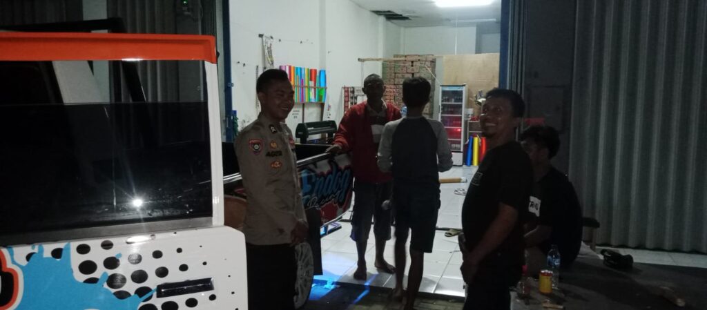 Polsek Panimbang Gencar Lakukan Patroli Malam Hari 6 WhatsApp Image 2023 11 12 at 11.04.49