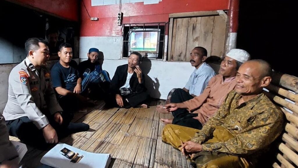 Polsek Banjar Gencar Lakukan Sambang DDS untuk Meningkatkan Kemitraan Kamtibmas 9 WhatsApp Image 2023 11 16 at 19.22.35
