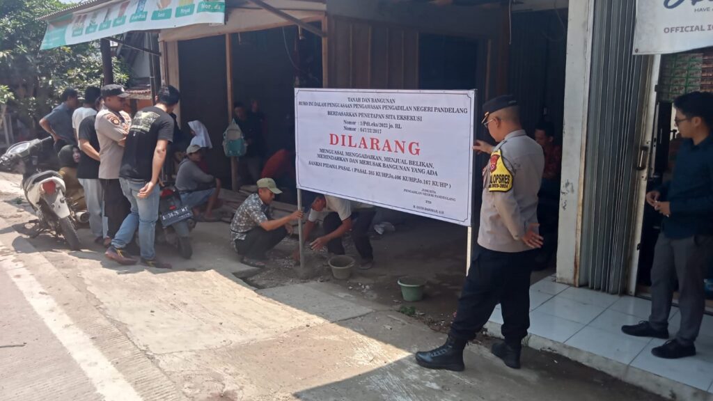 Polres Pandeglang Laksanakan Pengamanan Pembacaan Sita Eksekusi Tanah dan Bangunan di Munjul 8 WhatsApp Image 2023 11 16 at 22.26.57