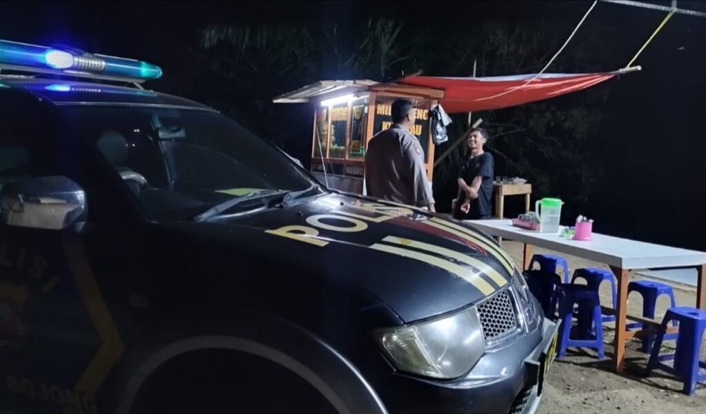 Polsek Bojong Gencar Lakukan Patroli Malam untuk Meningkatkan Keamanan dan Ketertiban 1 WhatsApp Image 2023 11 17 at 09.16.58