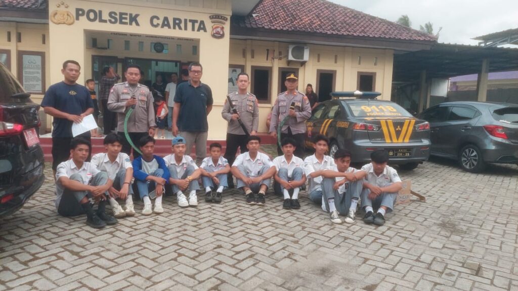 Polsek Carita Berhasil Amankan Remaja yang Diduga Akan Tawuran 3 WhatsApp Image 2023 11 28 at 22.23.12