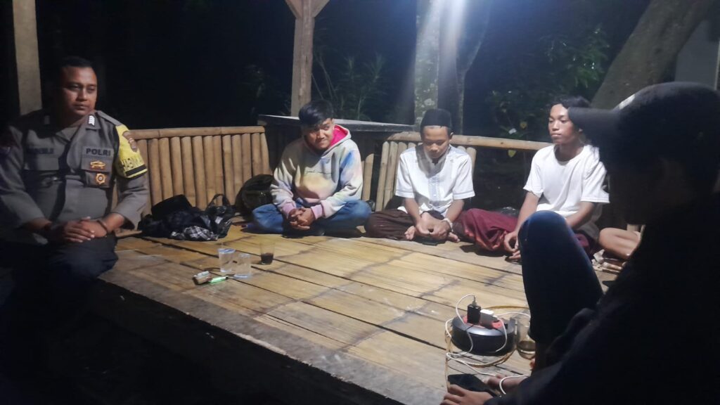 Polsek Pandeglang Laksanakan Patroli KRYD Untuk Mencegah Balap Liar dan Tindak Pidana, Serta Menjaga Harkamtibmas 8 WhatsApp Image 2023 12 05 at 09.46.46