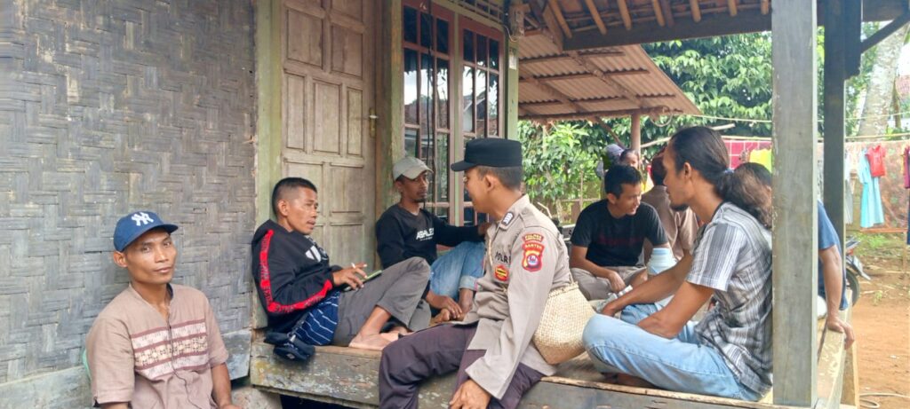 Bhabinkamtibmas Polsek Cimanggu Polres Pandeglang Sosialisasikan Pemilu Damai ke Warga Binaan 8 WhatsApp Image 2023 12 17 at 13.01.10