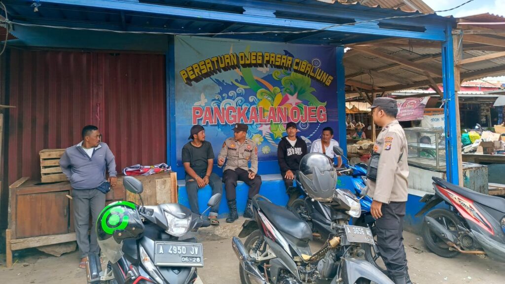 Patroli Dialogis Polsek Cibaliung Polres Pandeglang: Ajak Ojek Pangkalan Peduli Kamtibmas Jelang Pemilu 2024 9 WhatsApp Image 2023 12 17 at 13.44.56