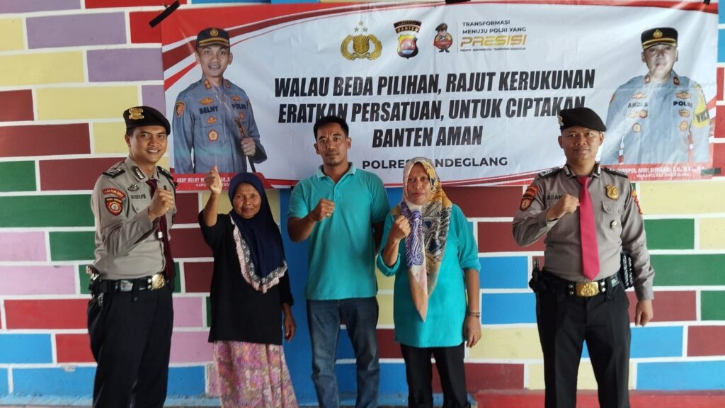 Polres Pandeglang Gencar Ajak Masyarakat Jaga Pemilu Damai Lewat Pemasangan Spanduk di Obyek Wisata Cisolong 10 WhatsApp Image 2023 12 17 at 15.31.28