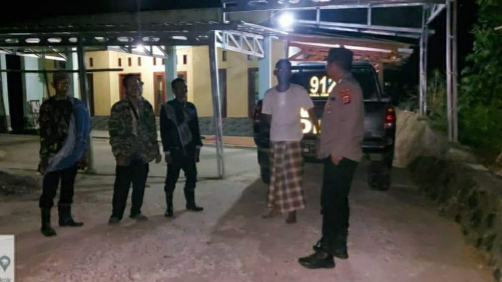 Polsek Bojong Gelar Patroli Malam untuk Ciptakan Kamtibmas Aman dan Kondusif 9 WhatsApp Image 2023 12 23 at 08.50.27