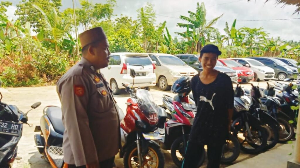 Polsek Cikedal Ciptakan Situasi Kamtibmas Aman Kondusif dengan DDS (Door To Door System) 8 WhatsApp Image 2023 12 23 at 18.09.04