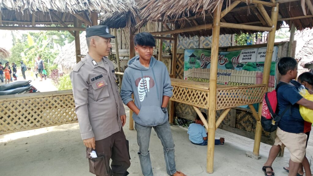 Polsek Cikedal Ciptakan Situasi Kamtibmas Aman dan Nyaman di Wisata Kolam Renang Saung Bu'nde 7 WhatsApp Image 2023 12 23 at 18.10.32