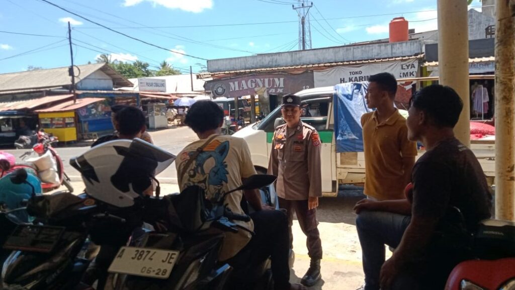 Polsek Cibaliung Menjalin Keakraban Dengan Masyarakat Melalui Door to Door System 6 WhatsApp Image 2023 12 23 at 19.06.04