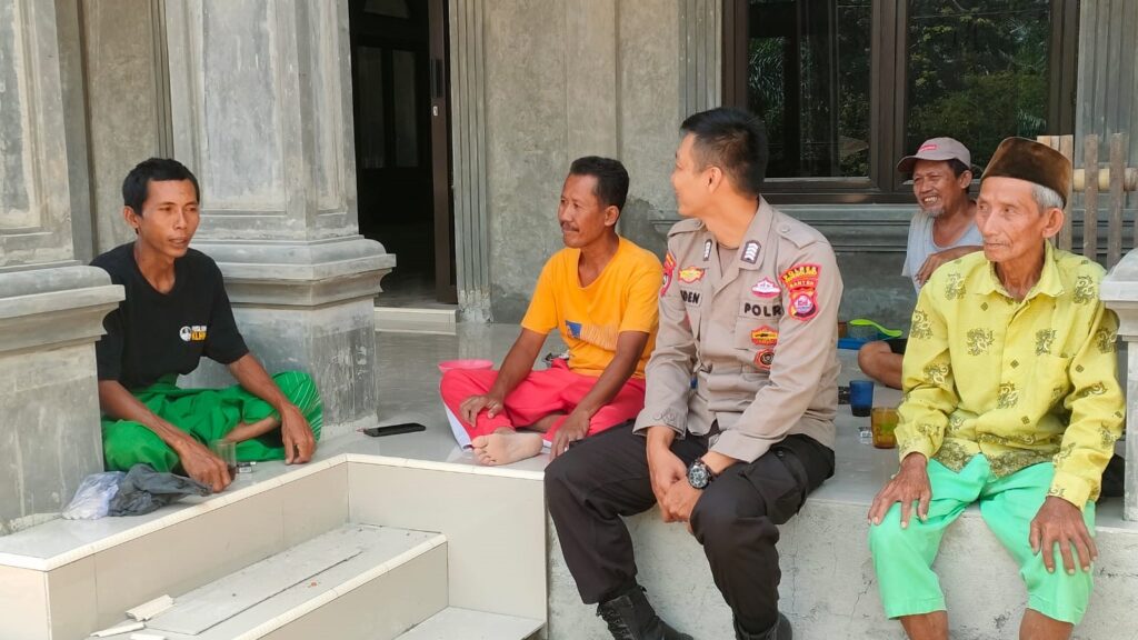Bhabinkamtibmas Polsek Cibaliung Bangun Sinergi dengan Warga Binaan, Ajak Warga Jaga Kondusifitas Kampung menjelang Pemilu 2024 1 WhatsApp Image 2023 12 24 at 12.02.39