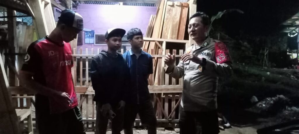 Patroli Polsek Saketi Gencar Sambangi Anak Muda dalam Operasi Lilin Maung 2023 5 WhatsApp Image 2023 12 24 at 12.25.58