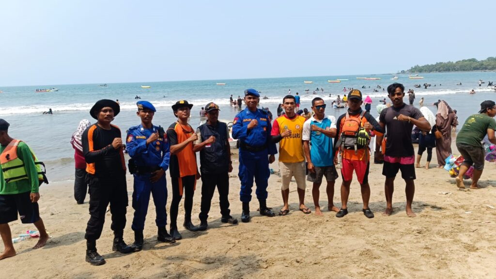 Satpolair Polres Pandeglang dan Life Guard Gelar Patroli dan Sambang Dialogis di Pantai Carita 9 WhatsApp Image 2023 12 24 at 17.17.26