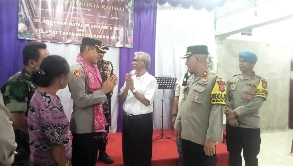 Wujud Toleransi Agama : Kapolres Pandeglang Bersama Banser NU Gelar Pengamanan Ibadah Natal 2023 1 WhatsApp Image 2023 12 24 at 17.50.10