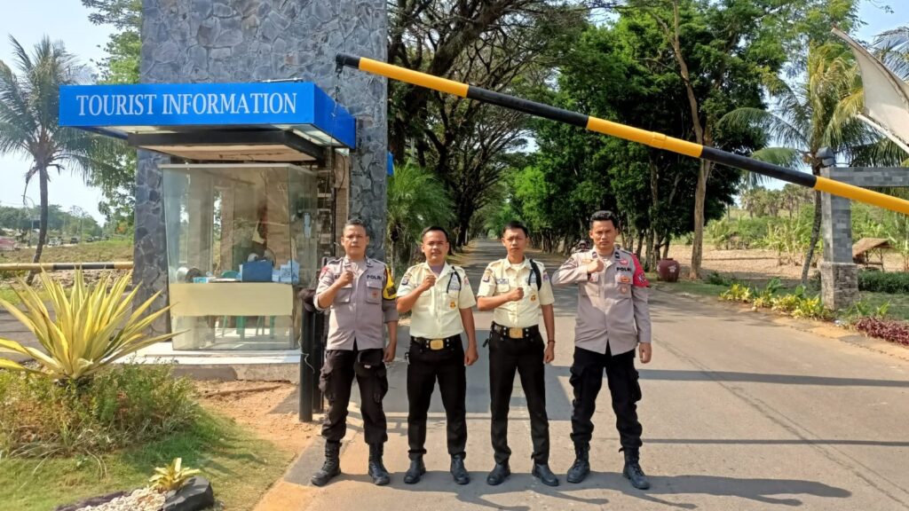 Polsek Panimbang Amankan dan Ciptakan Kenyamanan di Wisata Tanjung Lesung 10 WhatsApp Image 2023 12 24 at 18.16.20