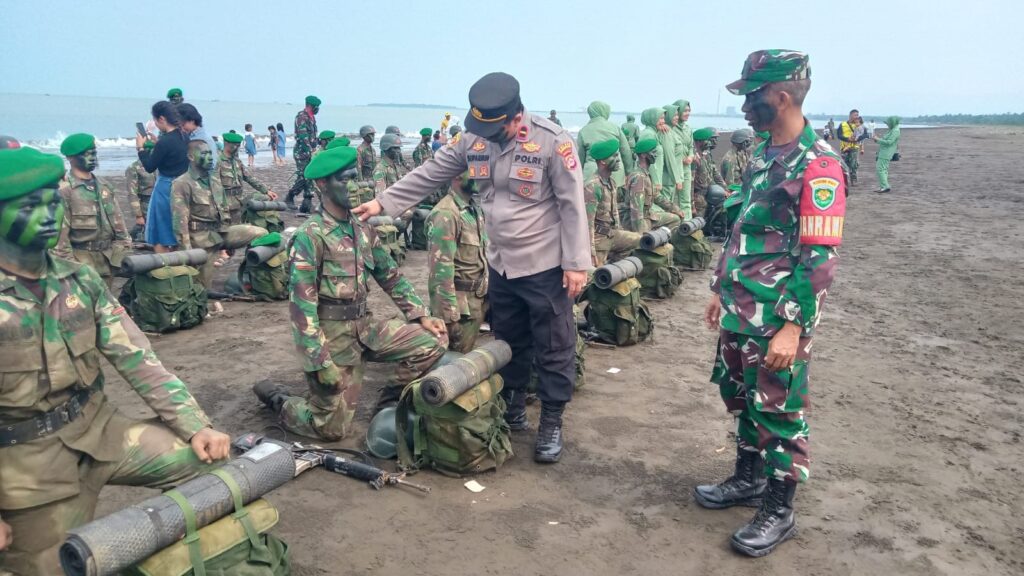 Kapolsek Pagelaran Hadiri Upacara Tradisi Pembaretan Dikjurta If Abit Dikmata TNI AD 6 WhatsApp Image 2023 12 25 at 00.26.44