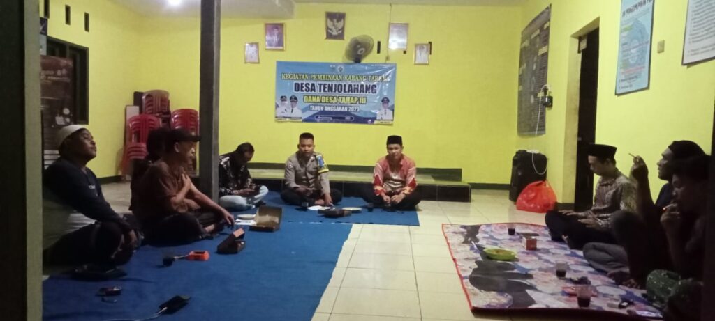 Bhabinkamtibmas Polsek Pulosari Sosialisasikan Pentingnya Menjaga Kedamaian Jelang Pemilu 2024 3 WhatsApp Image 2023 12 25 at 08.28.38